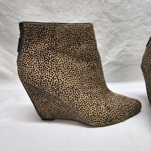 Juicy Couture Leopard Calf Hair Wedge Ankle Boots Vintage Y2K Real Fur Size 9M - Picture 4 of 11